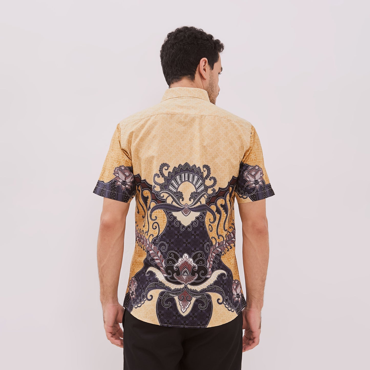 Odza Baju Batik Lengan Pendek Pria Pola Kemeja Slim Fit Cream Radheva