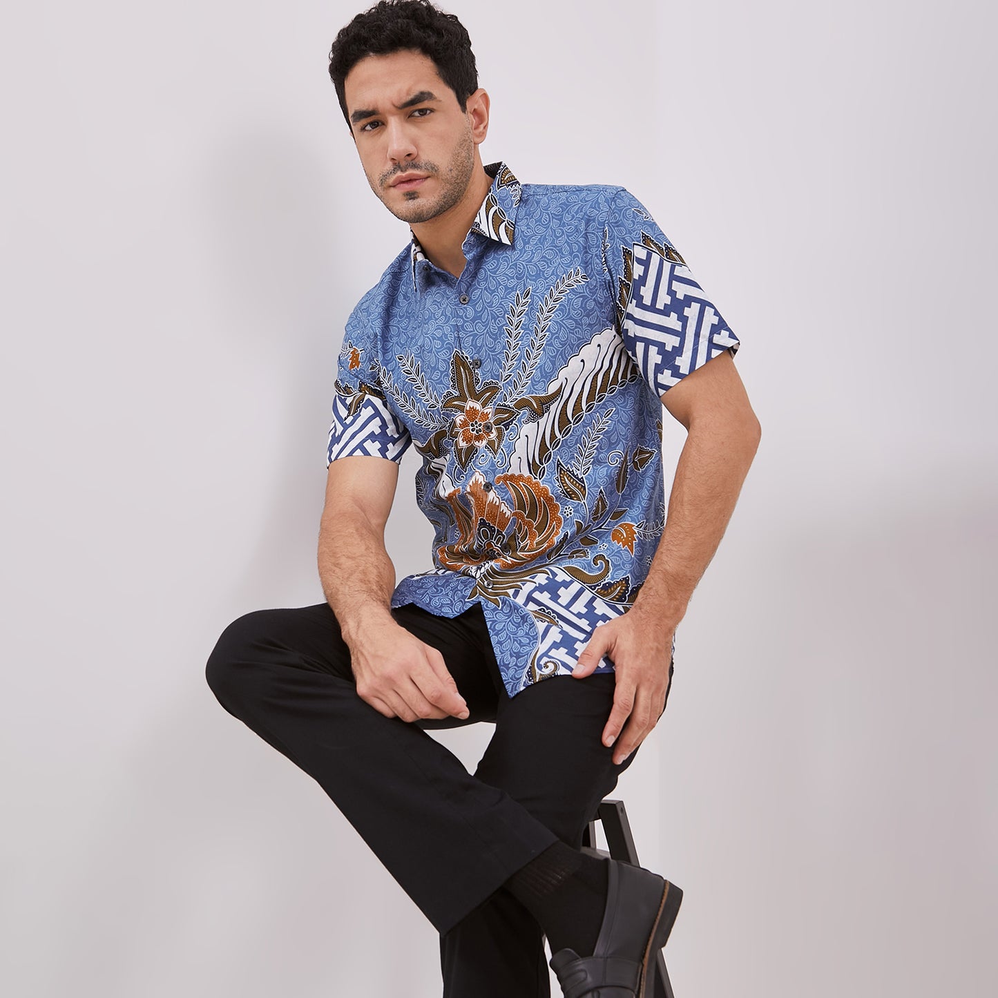 Odza Kemeja Batik Pria Lengan Pendek Slim Fit Slim Fit Modern Adiraga Biru