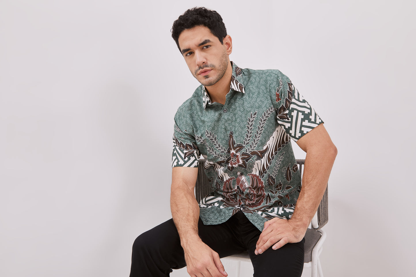 Odza Kemeja Batik Pria Lengan Pendek Slim Fit Modern Adiraga Hijau