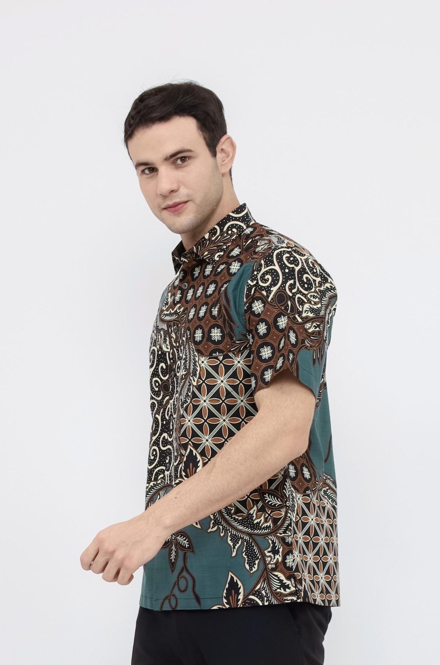 Odza Batik REGULAR FIT Kemeja Lengan Pendek Pria Cemara