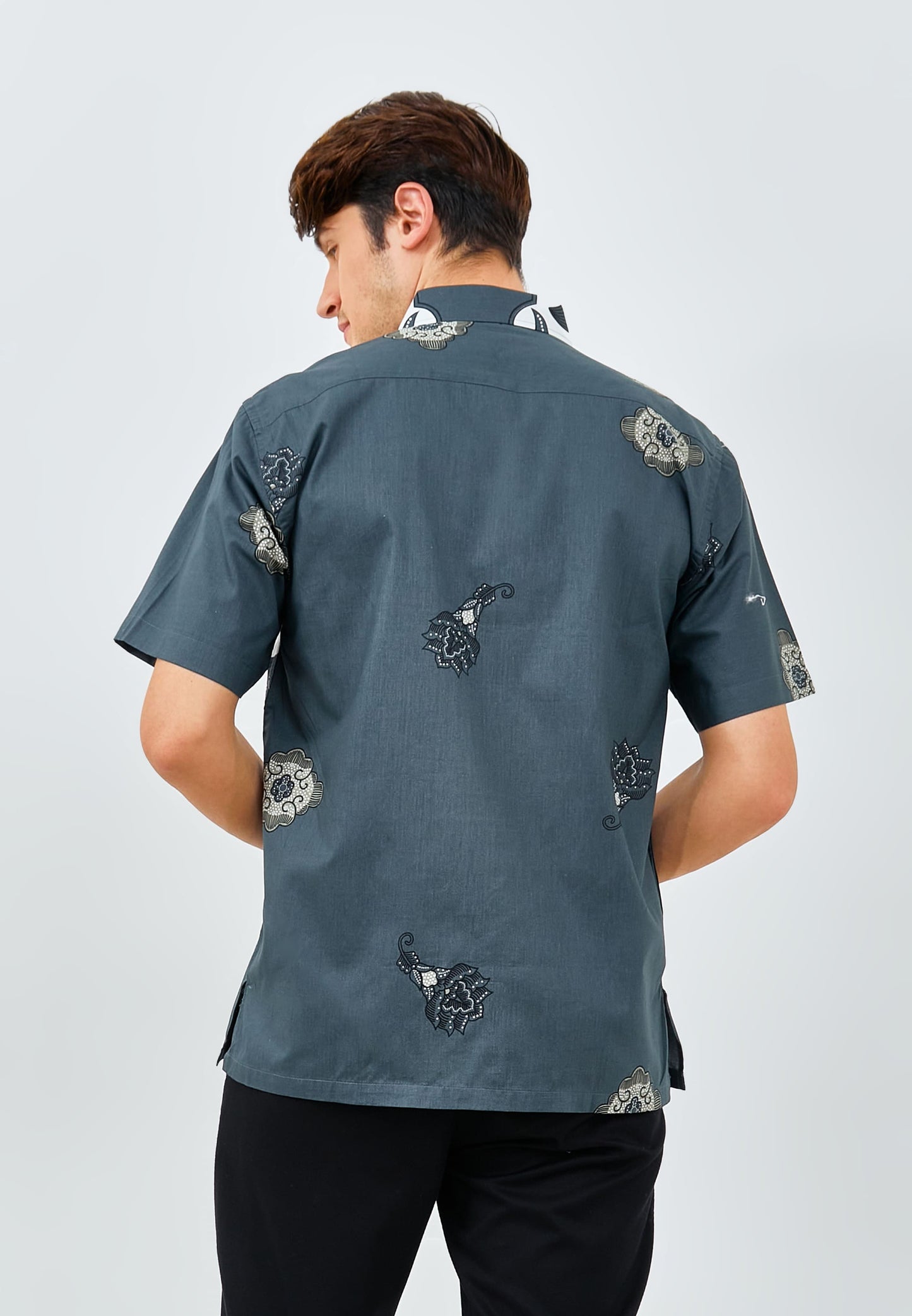 Odza Batik REGULAR FIT Kemeja Lengan Pendek Pria Artana