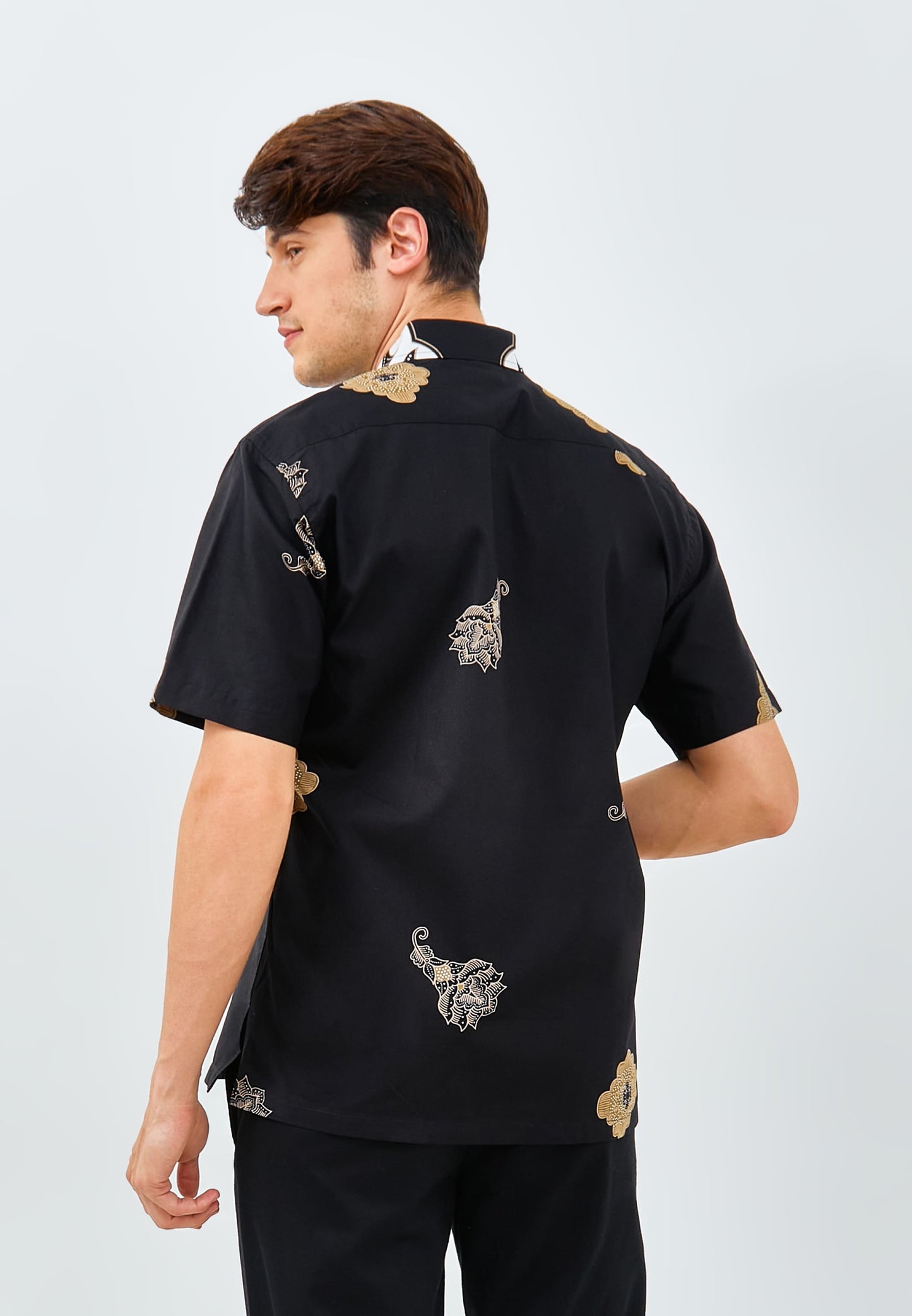 Odza Batik REGULAR FIT Kemeja Lengan Pendek Pria Adrati