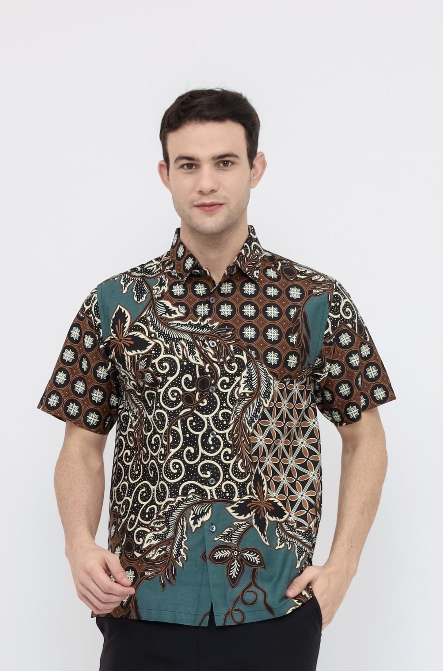 Odza Batik REGULAR FIT Kemeja Lengan Pendek Pria Cemara