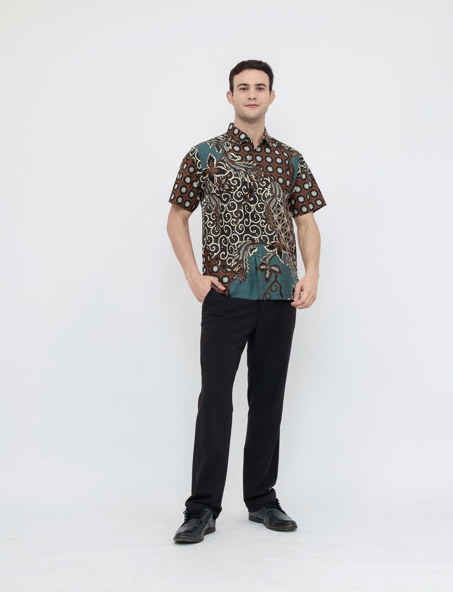 Odza Batik REGULAR FIT Kemeja Lengan Pendek Pria Cemara